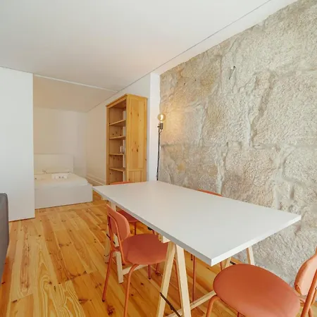 Cozy Almada By Hosty