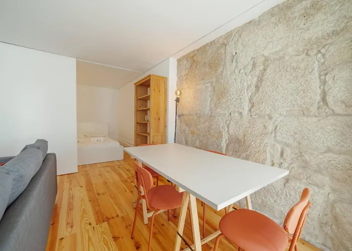 Cozy Almada By Hosty