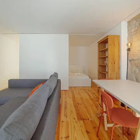 Cozy Almada By Hosty