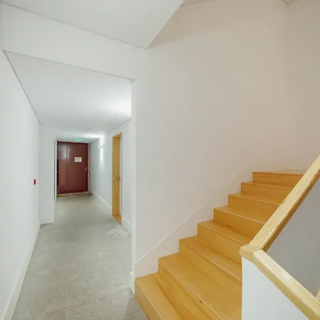 Cozy Almada By Hosty