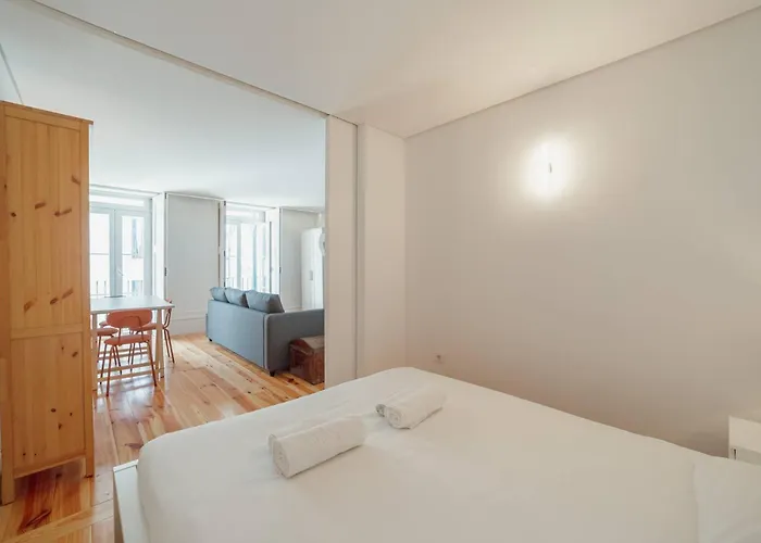 Cozy Almada By Hosty *