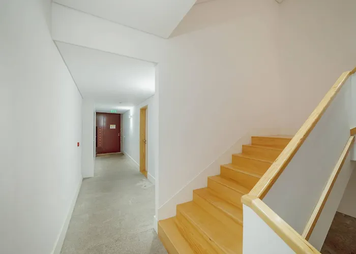 Cozy Almada By Hosty